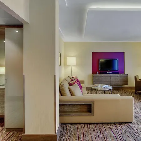 Courtyard By Marriott Отель