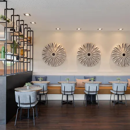 Courtyard By Marriott Hotel