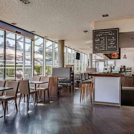 Courtyard By Marriott Hotell