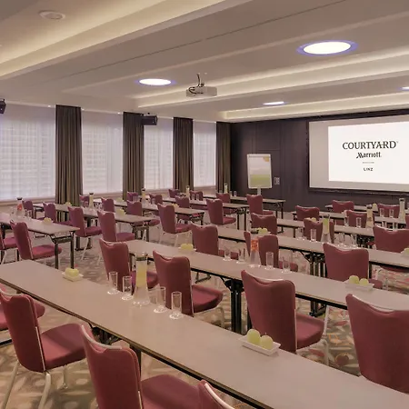 Courtyard By Marriott