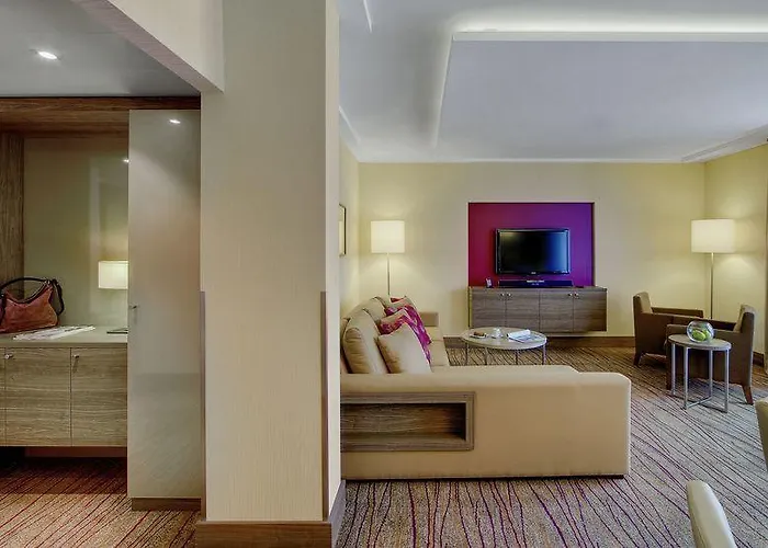 Courtyard By Marriott Hotell