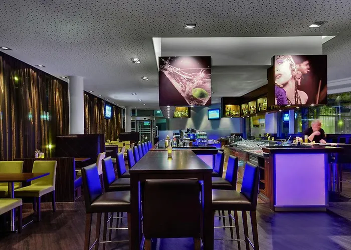 Courtyard By Marriott Hotell