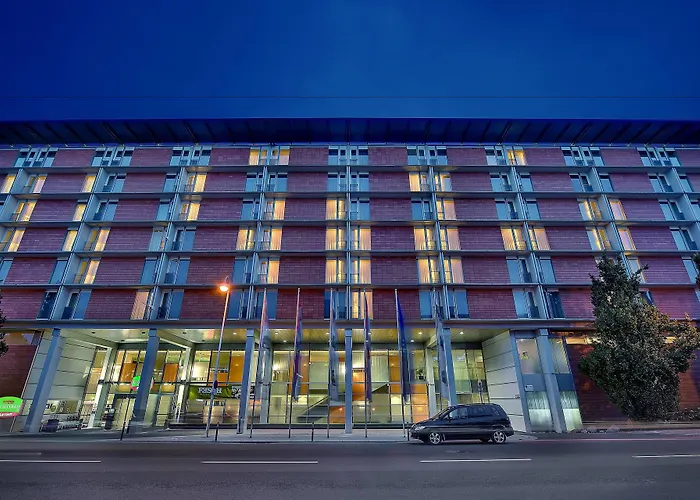 Courtyard By Marriott Hotell 4*