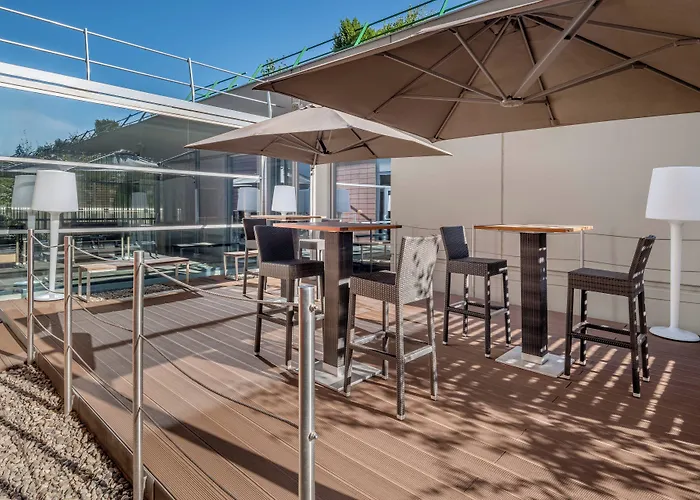 Courtyard By Marriott Hotell