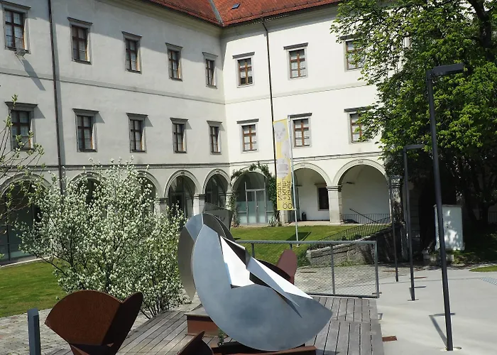 Courtyard By Marriott Hotell 4*