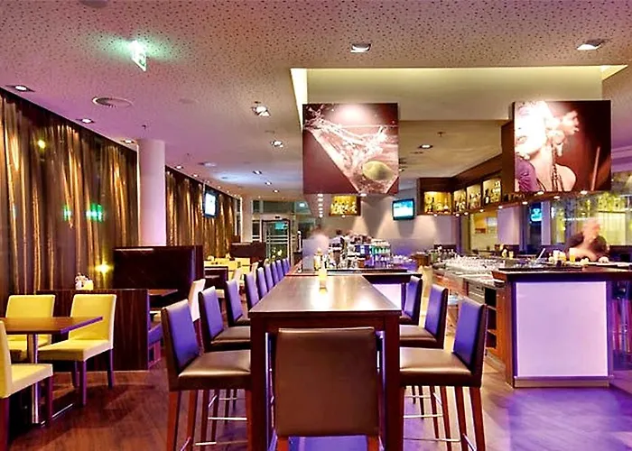 Courtyard By Marriott Hotell 4*