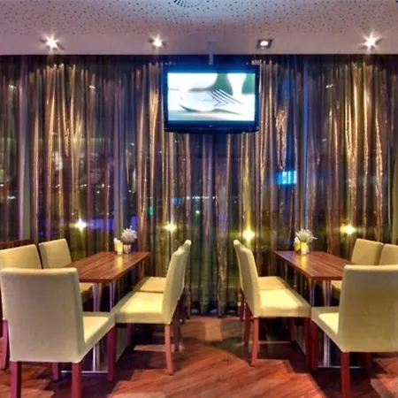 Courtyard By Marriott Linec