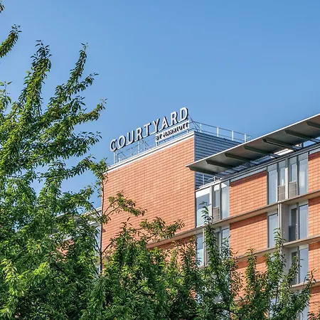 Courtyard By Marriott Hotel Linec